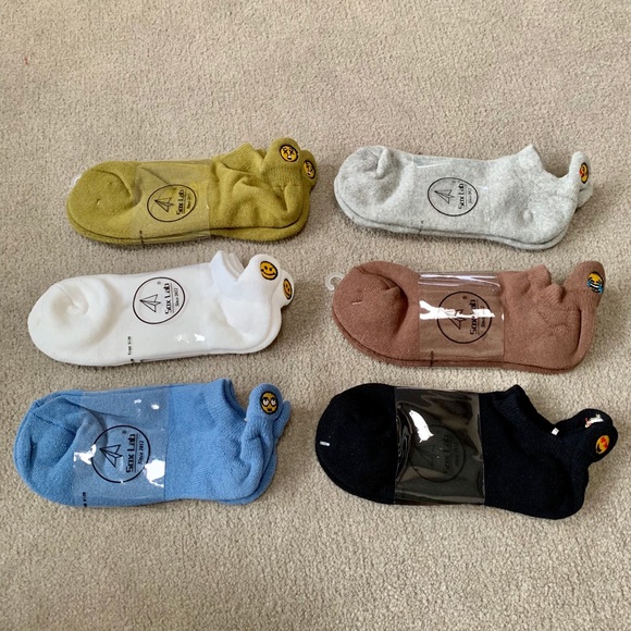 Emoji 😂 😍😘🙄️😊XOXO SOCKS(6 pairs) - Picture 2 of 8